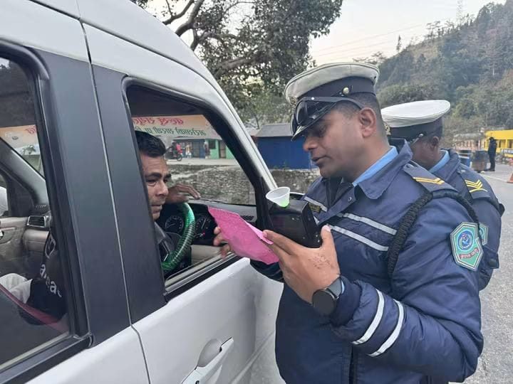 चाडपर्व लक्षित सवारी चेकजाँच : मकवानपुर प्रहरी एक्सनमा