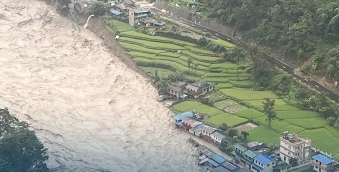 पर्वतको फर्सेमा कालीगण्डकीले २५ घर बगायो, स्थानीयलाई सुरक्षित स्थानमा सारियो