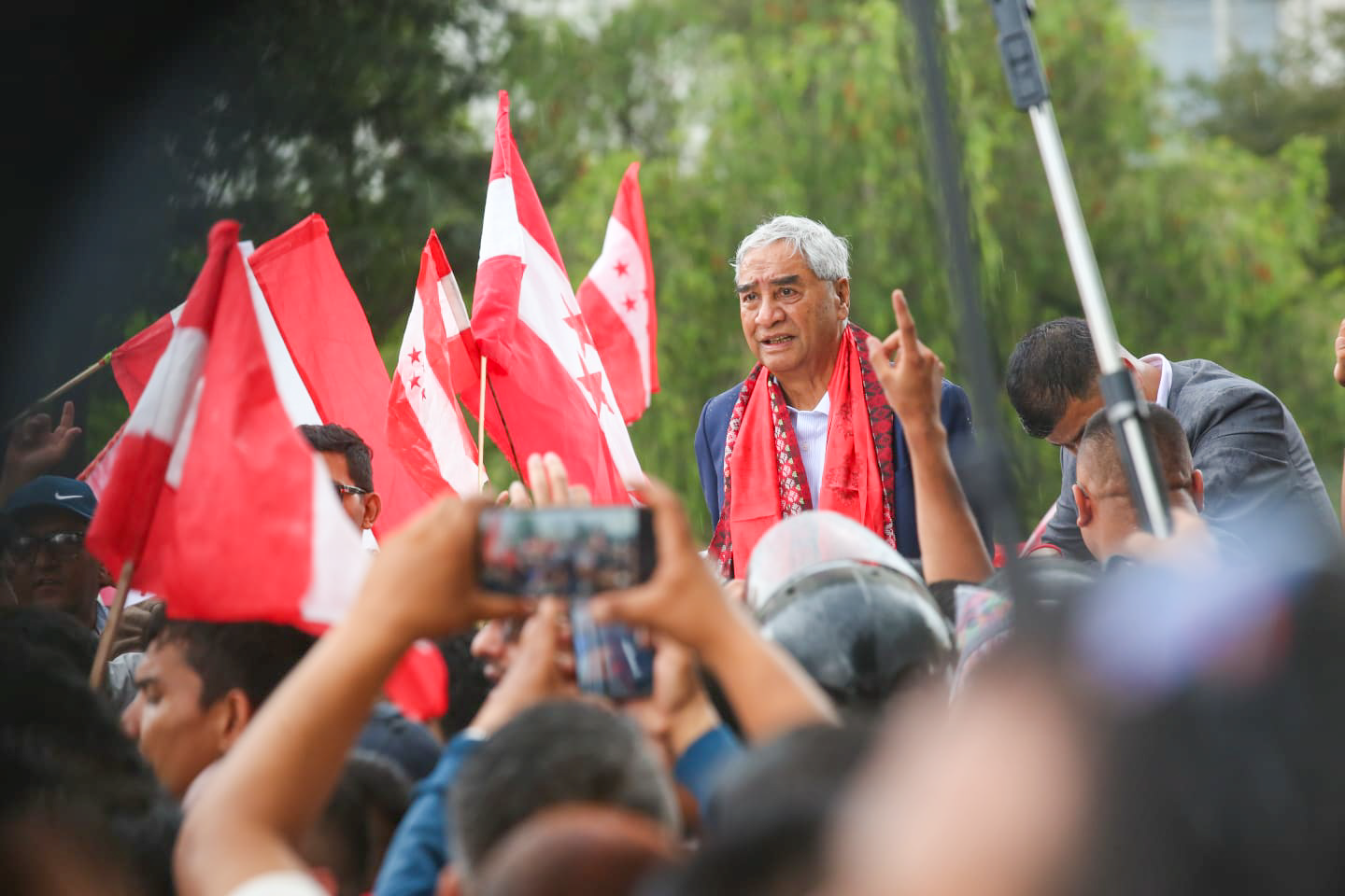 साढे ५ महिनापछि स्वदेश फर्किए देउवा