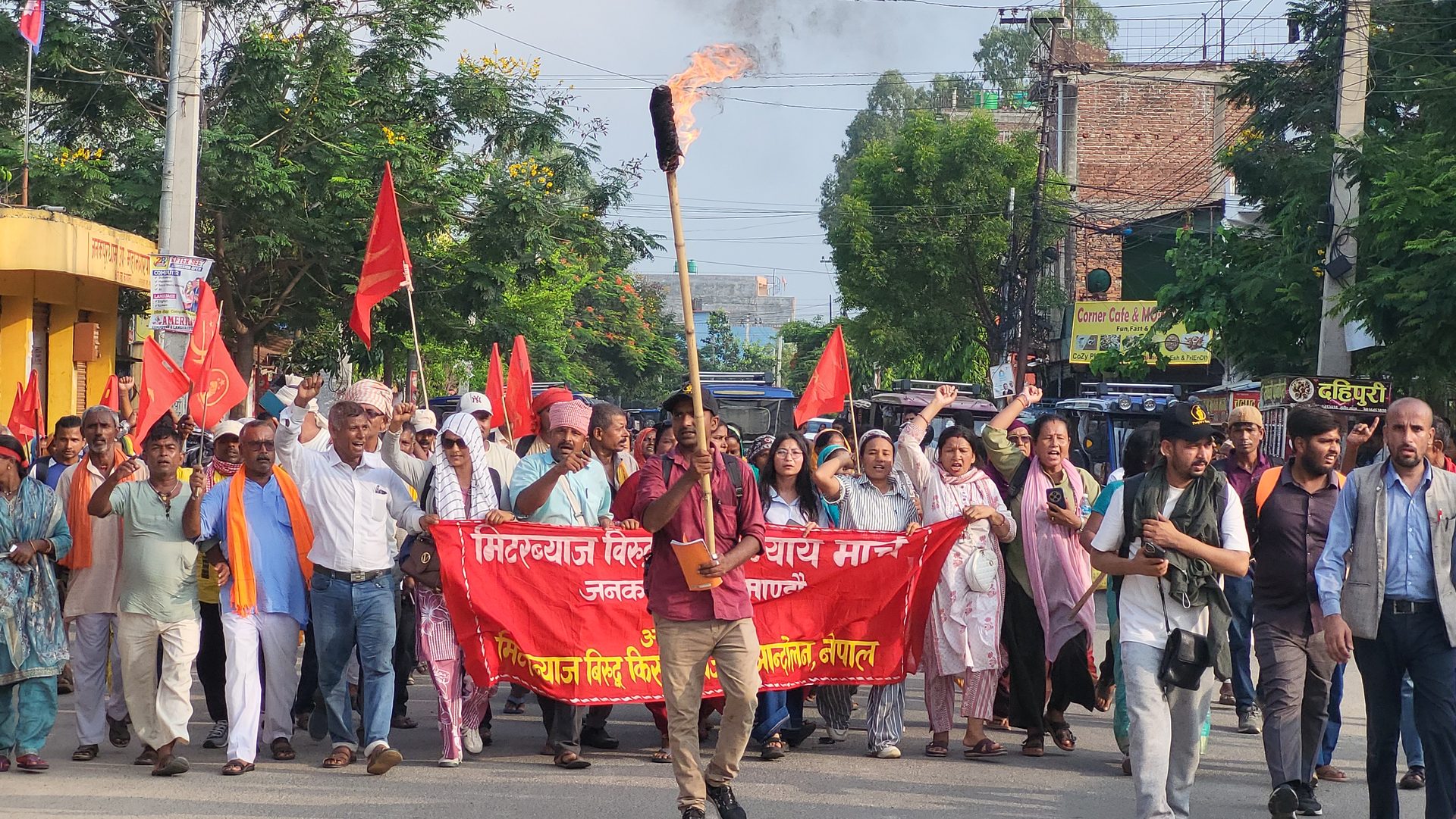 मिटरब्याज पीडितहरुद्वारा जनकपुरदेखि काठमाडाैंसम्मको पैदल मार्च शुरु